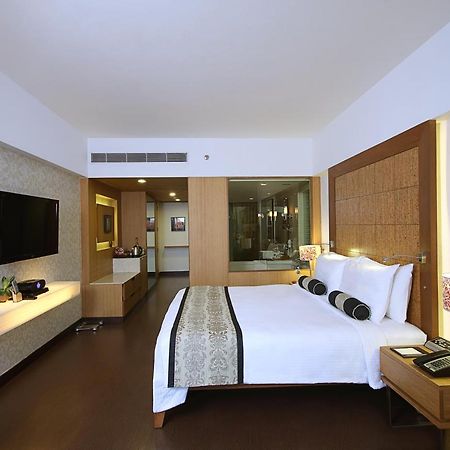 Fortune Select Sg Highway, Ahmedabad - Member Itc Hotels' Group المظهر الخارجي الصورة