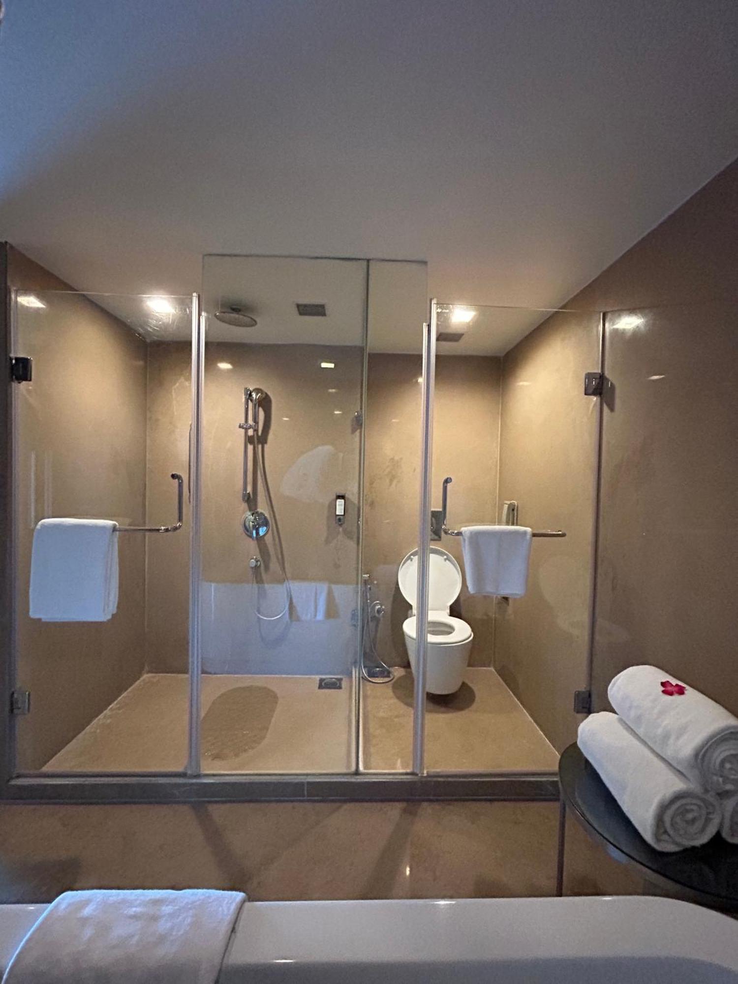 Fortune Select Sg Highway, Ahmedabad - Member Itc Hotels' Group المظهر الخارجي الصورة