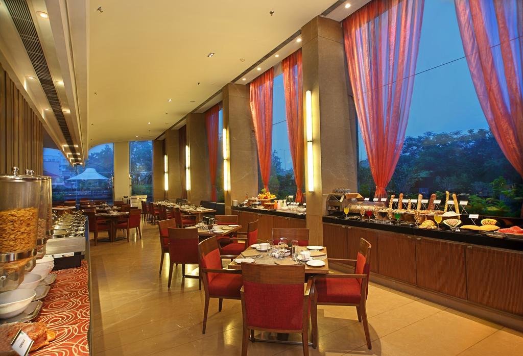 Fortune Select Sg Highway, Ahmedabad - Member Itc Hotels' Group المظهر الخارجي الصورة