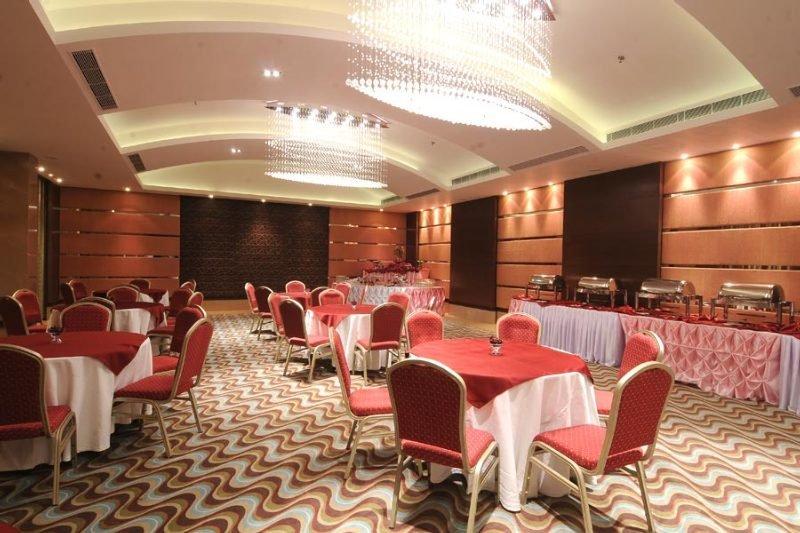 Fortune Select Sg Highway, Ahmedabad - Member Itc Hotels' Group المظهر الخارجي الصورة