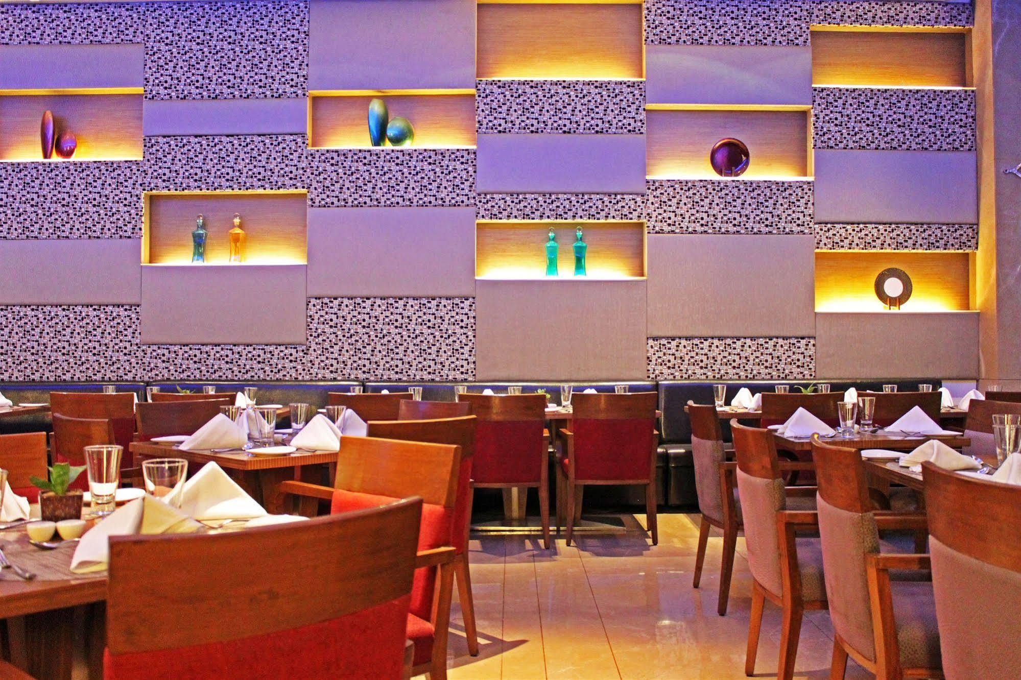 Fortune Select Sg Highway, Ahmedabad - Member Itc Hotels' Group المظهر الخارجي الصورة