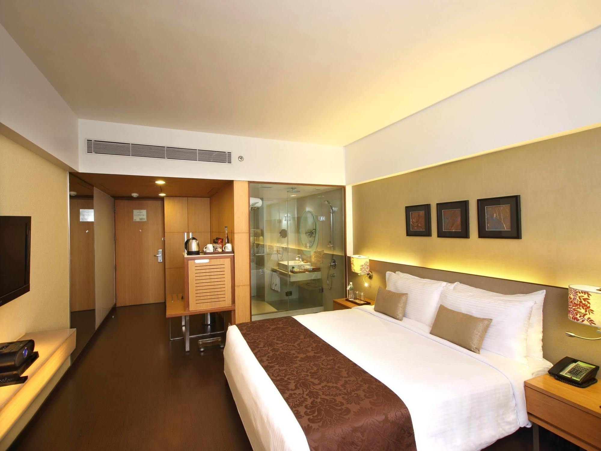Fortune Select Sg Highway, Ahmedabad - Member Itc Hotels' Group المظهر الخارجي الصورة