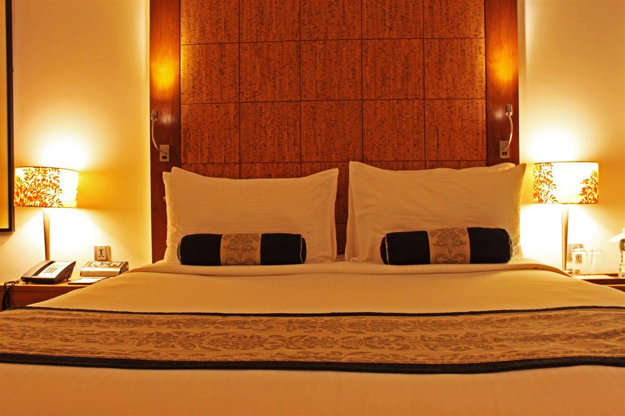 Fortune Select Sg Highway, Ahmedabad - Member Itc Hotels' Group المظهر الخارجي الصورة